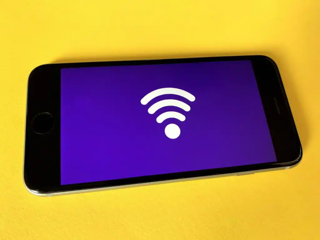 Conexión Wifi en un smartphone moderno de alta velocidad.